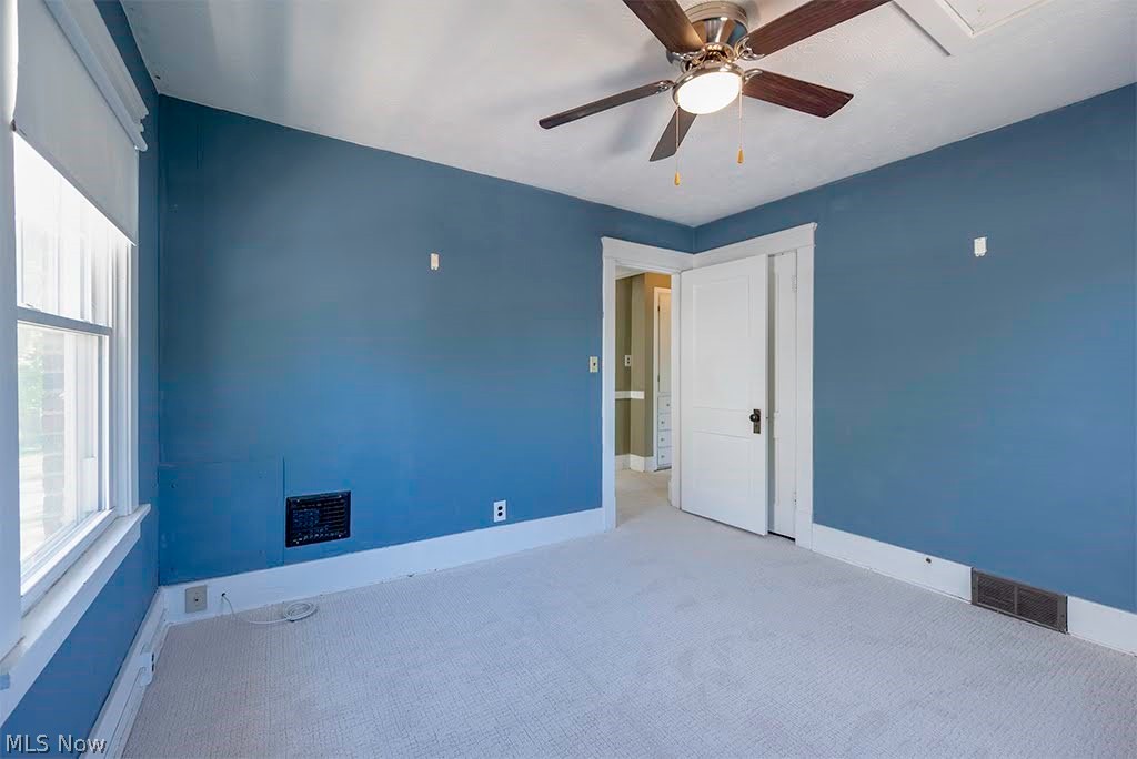 227 Roselawn Avenue NE Warren OH 44483