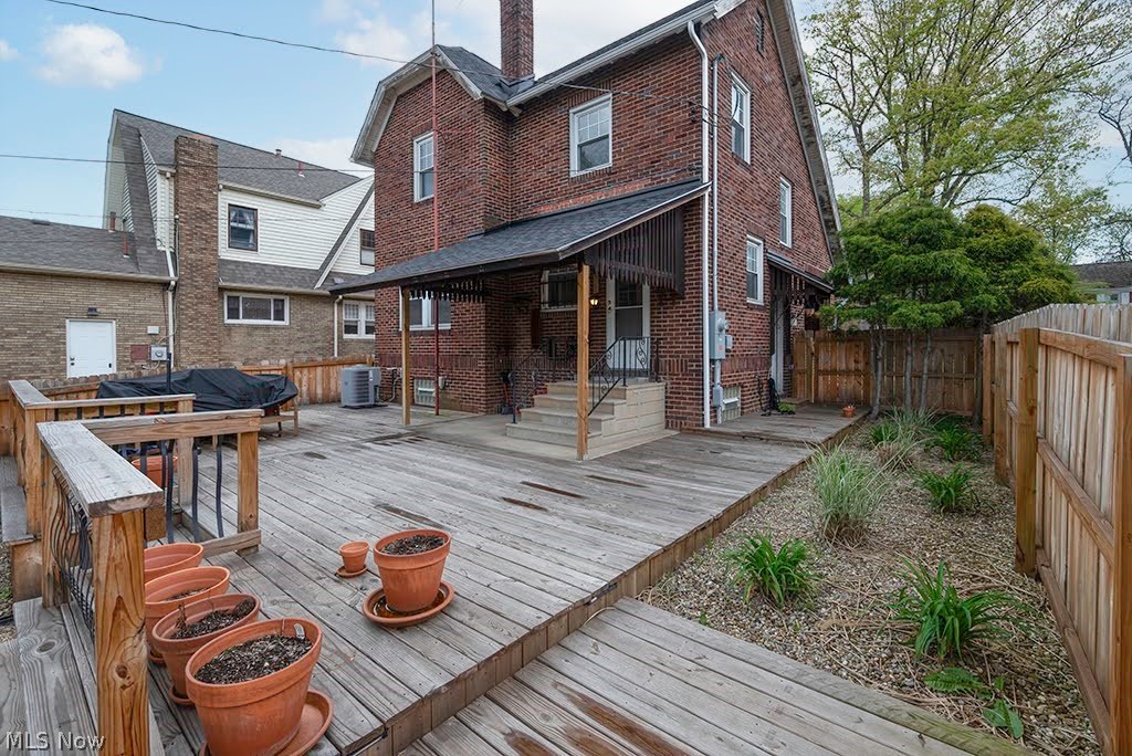 227 Roselawn Avenue NE Warren OH 44483