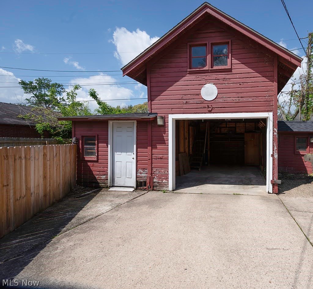 227 Roselawn Avenue NE Warren OH 44483