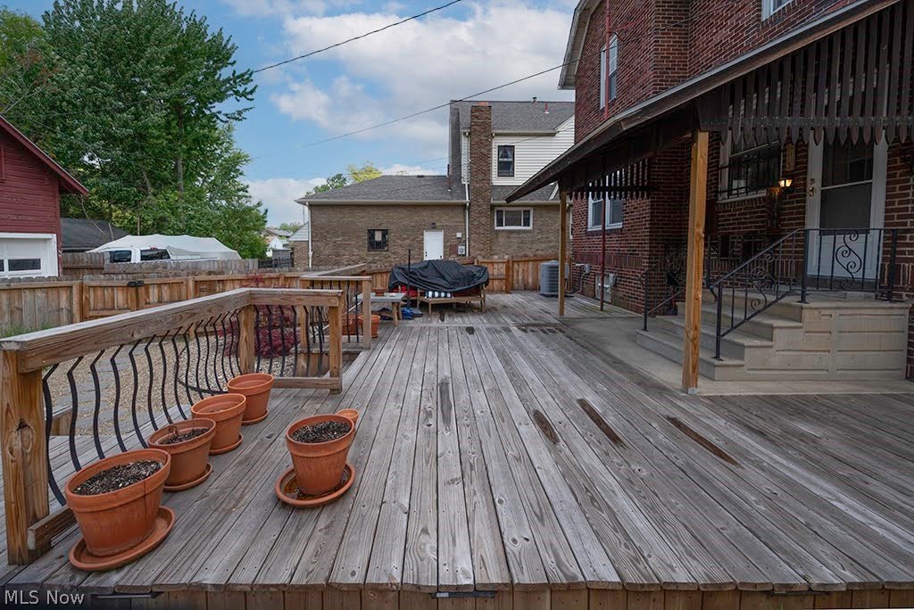 227 Roselawn Avenue NE Warren OH 44483