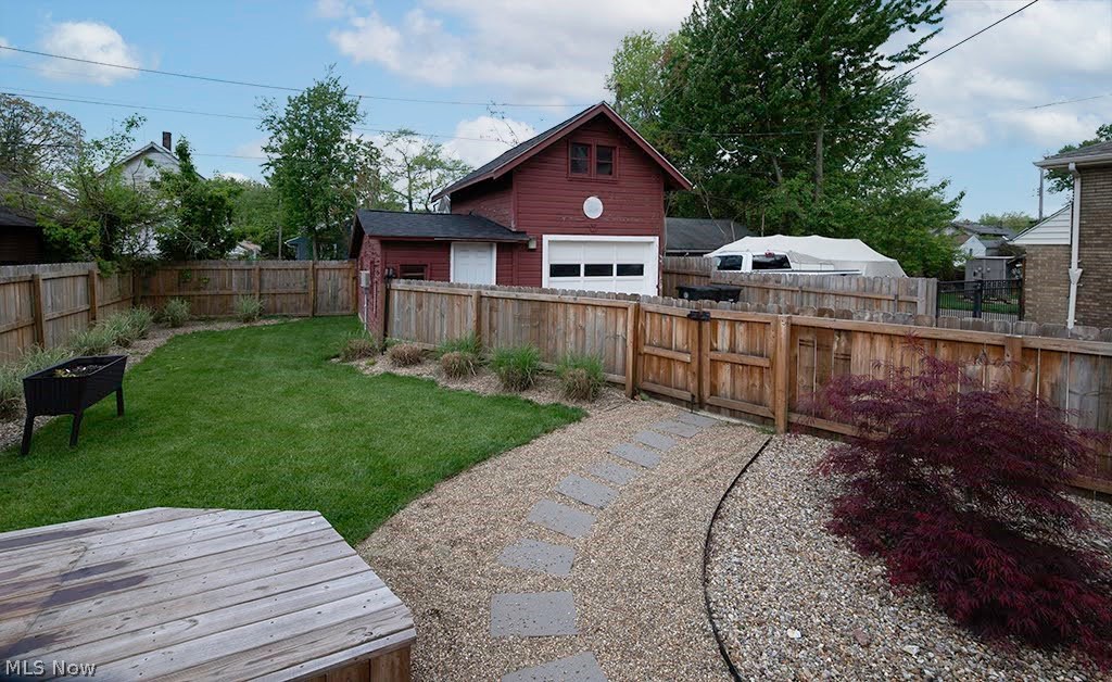 227 Roselawn Avenue NE Warren OH 44483