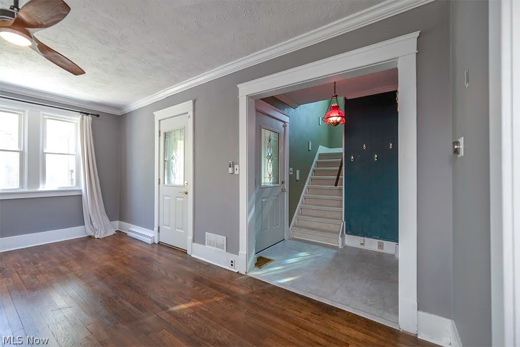 227 Roselawn Avenue NE Warren OH 44483