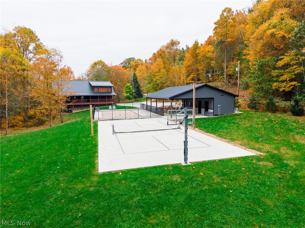 5643 Schilling NW Road New Philadelphia OH 44663