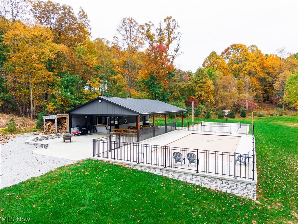 5643 Schilling NW Road New Philadelphia OH 44663