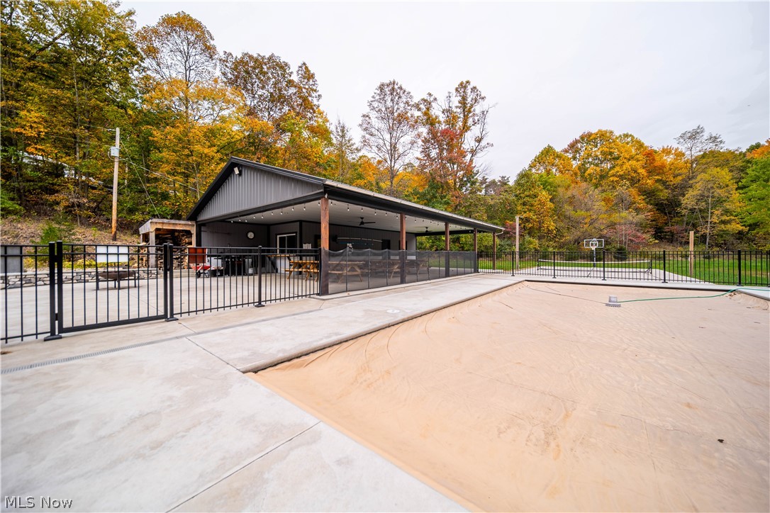 5643 Schilling NW Road New Philadelphia OH 44663