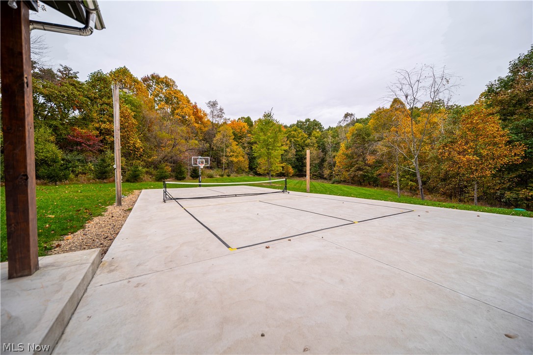 5643 Schilling NW Road New Philadelphia OH 44663