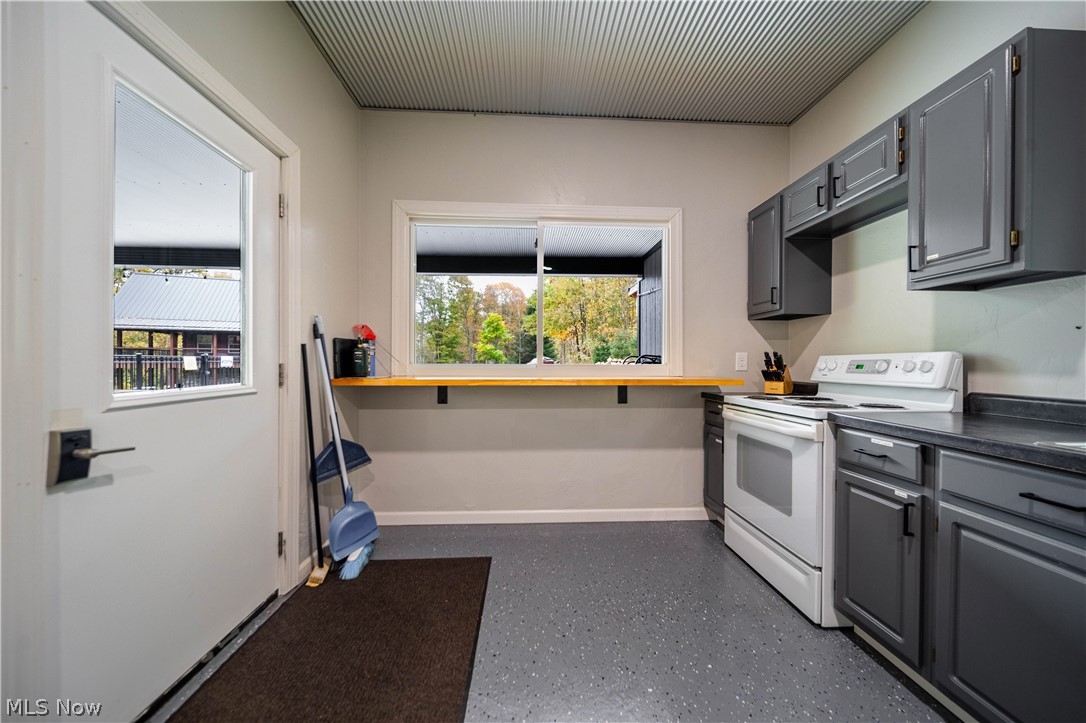 5643 Schilling NW Road New Philadelphia OH 44663