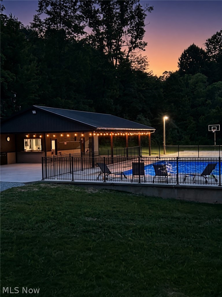 5643 Schilling NW Road New Philadelphia OH 44663