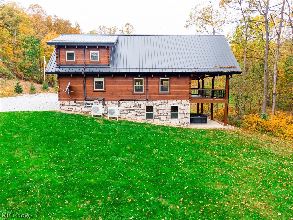 5643 Schilling NW Road New Philadelphia OH 44663
