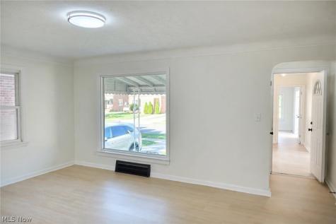 22080 Maydale Avenue Euclid OH 44123