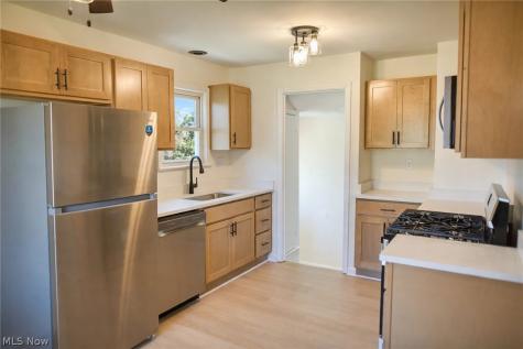 22080 Maydale Avenue Euclid OH 44123