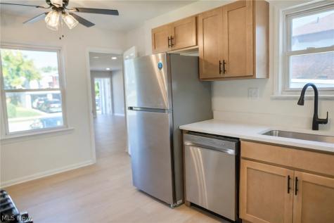 22080 Maydale Avenue Euclid OH 44123
