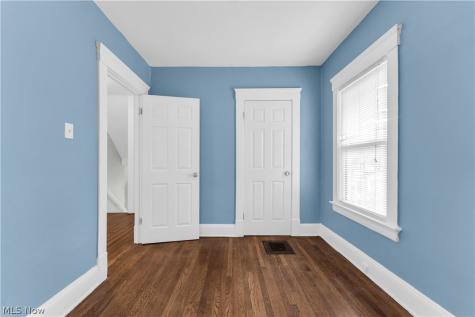 1434 Ridgewood Avenue Lakewood OH 44107
