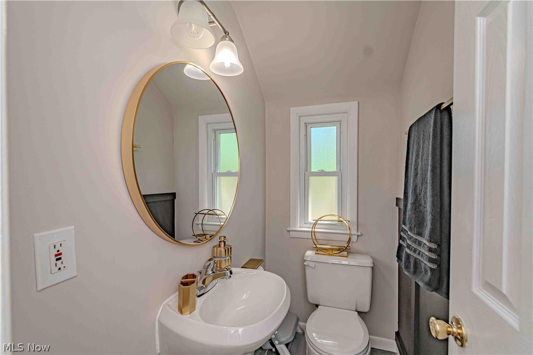 1233 Brainard Road Lyndhurst OH 44124