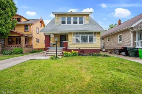 13405 Thornhurst Garfield Heights OH 44105