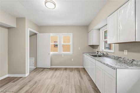 13405 Thornhurst Garfield Heights OH 44105