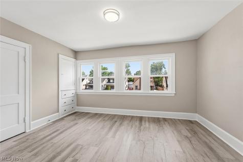 13405 Thornhurst Garfield Heights OH 44105