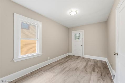 13405 Thornhurst Garfield Heights OH 44105