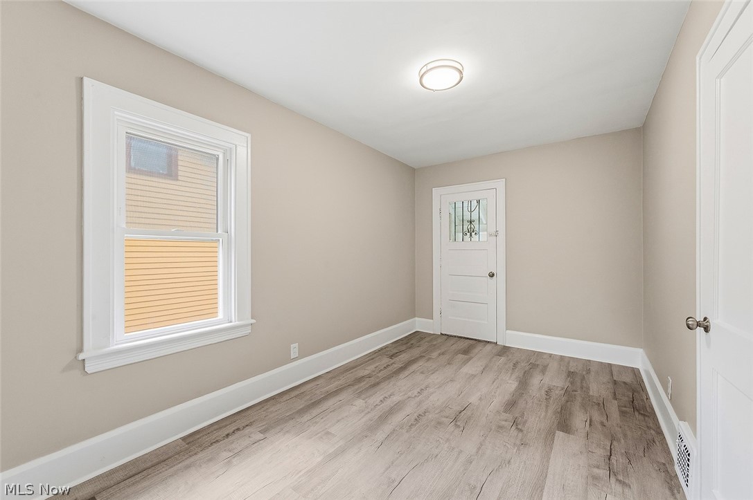 13405 Thornhurst Garfield Heights OH 44105