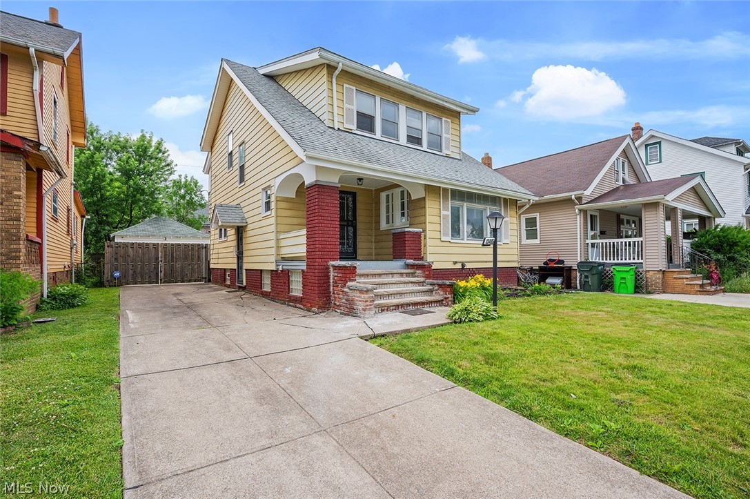13405 Thornhurst Garfield Heights OH 44105
