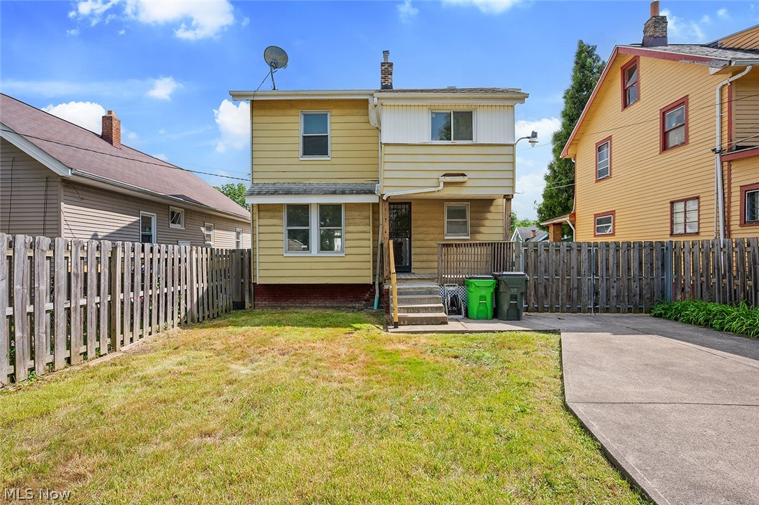 13405 Thornhurst Garfield Heights OH 44105