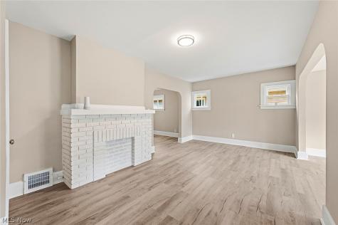 13405 Thornhurst Garfield Heights OH 44105