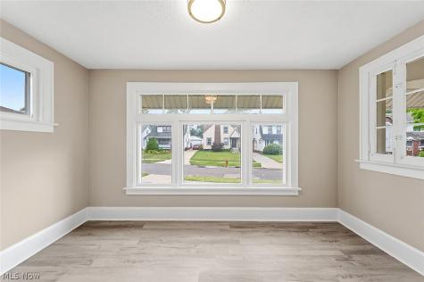 13405 Thornhurst Garfield Heights OH 44105