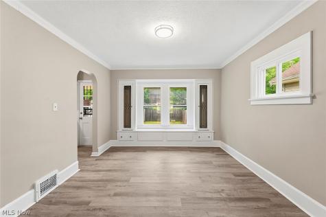 13405 Thornhurst Garfield Heights OH 44105