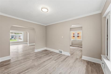 13405 Thornhurst Garfield Heights OH 44105
