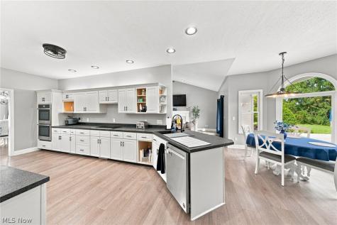 812 S Prospect Avenue Hartville OH 44632