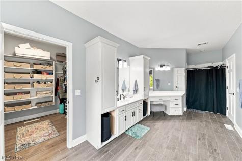 812 S Prospect Avenue Hartville OH 44632