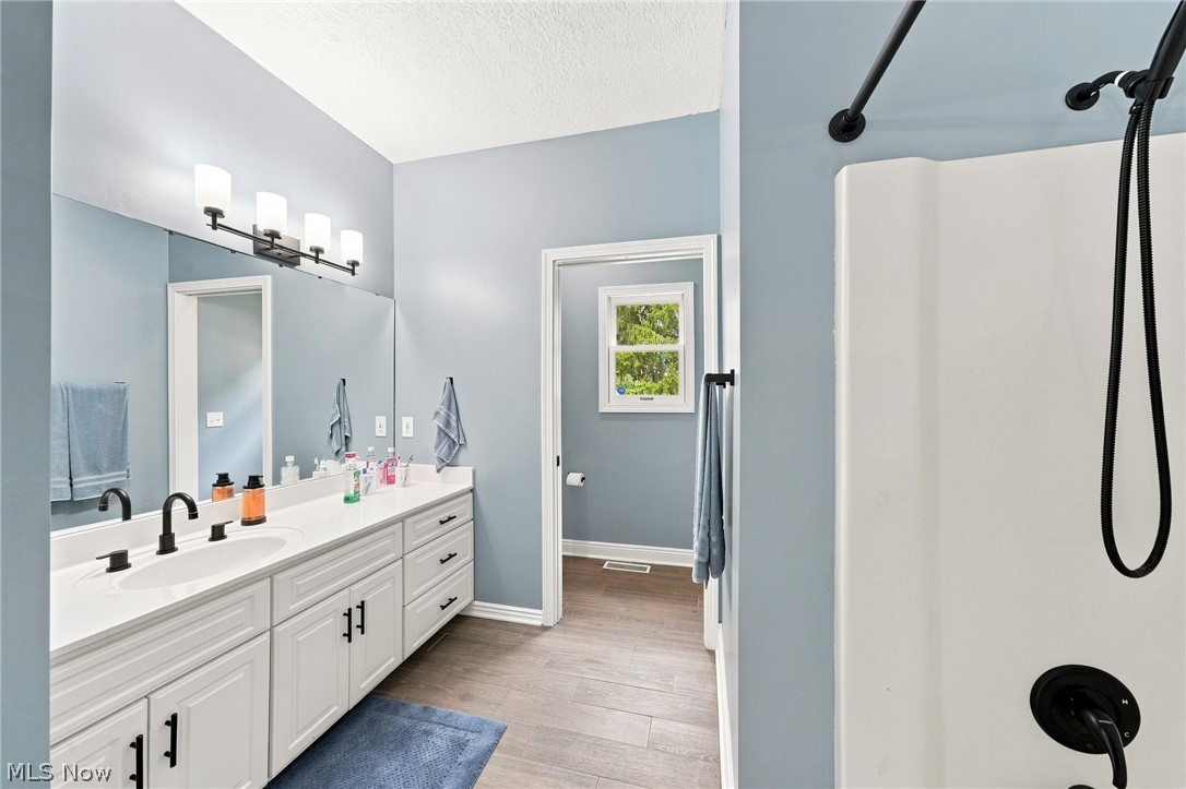 812 S Prospect Avenue Hartville OH 44632