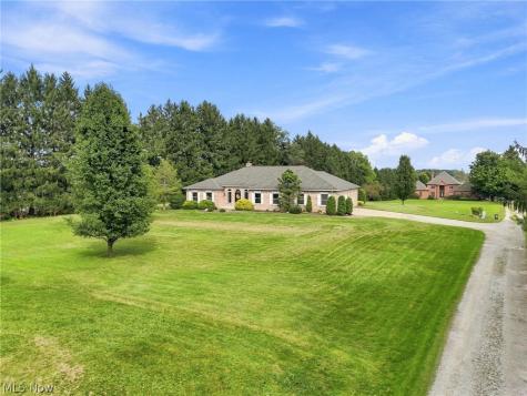 812 S Prospect Avenue Hartville OH 44632