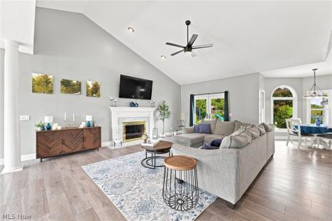 812 S Prospect Avenue Hartville OH 44632