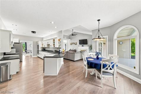 812 S Prospect Avenue Hartville OH 44632