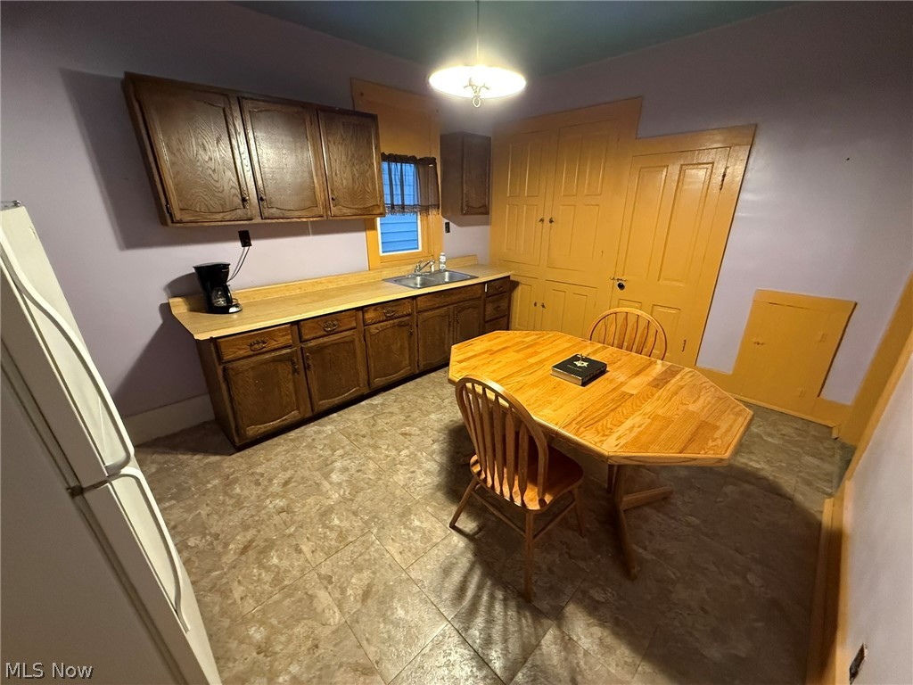 525 N Dawson Street Uhrichsville OH 44683