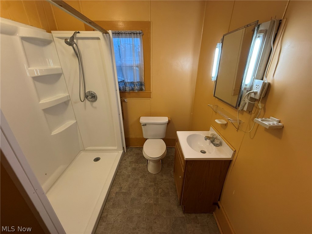 525 N Dawson Street Uhrichsville OH 44683
