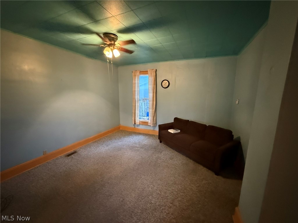 525 N Dawson Street Uhrichsville OH 44683
