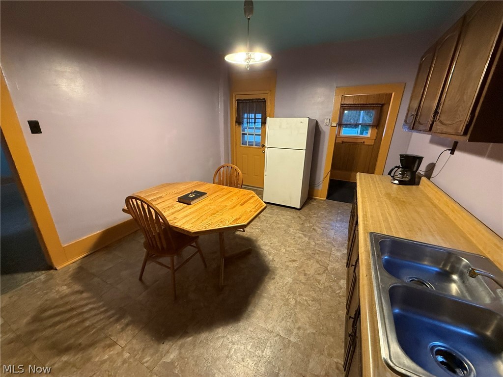 525 N Dawson Street Uhrichsville OH 44683