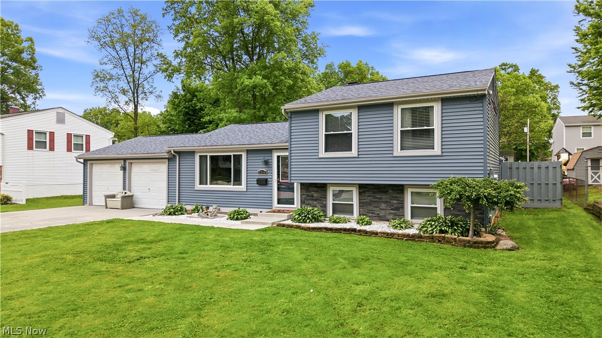 2219 Woodland Trace Street Austintown OH 44515