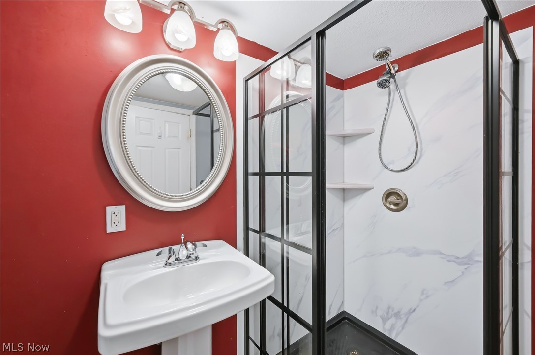 2219 Woodland Trace Street Austintown OH 44515