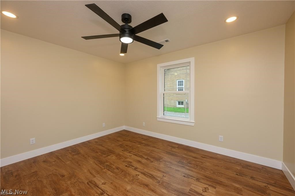 1545 Roanoke Avenue Uhrichsville OH 44683