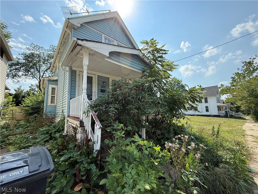7908 Vineyard Avenue Cleveland OH 44105