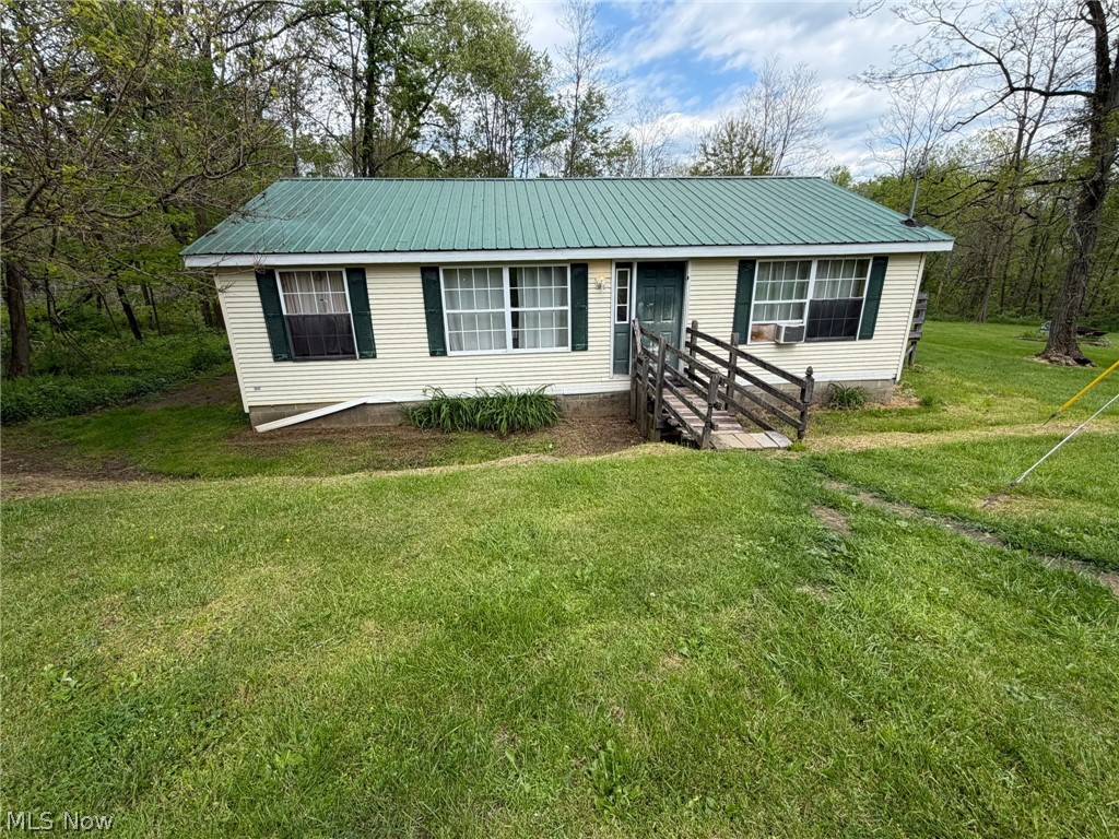 3219 Bay Road SE Carrollton OH 44615