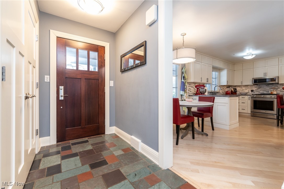 26161 Shaker Boulevard Beachwood OH 44122