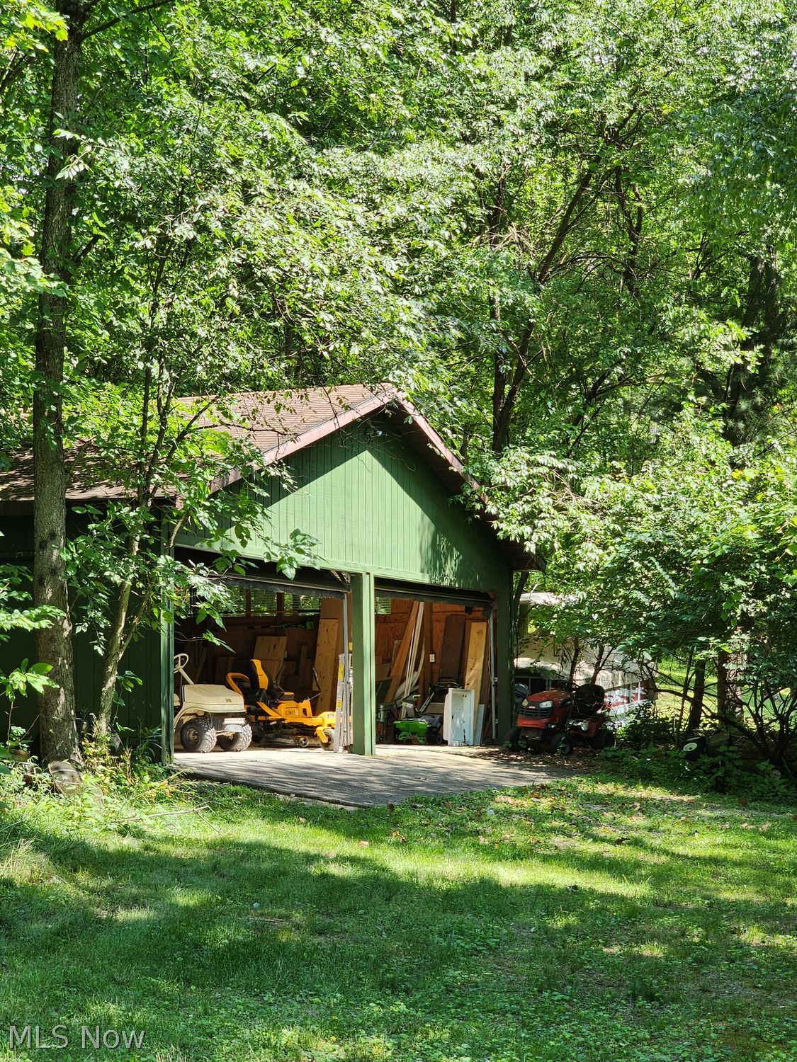 1220 Whispering Pines Lane SW Dellroy OH 44620