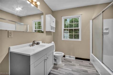 2725 Roberts Avenue NW Canton OH 44709