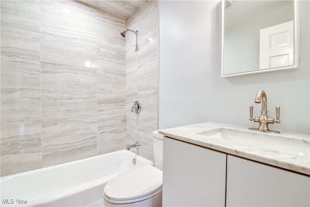 17460 Trillium Drive Chagrin Falls OH 44023