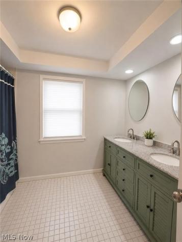 3802 Fairoaks Road South Euclid OH 44121