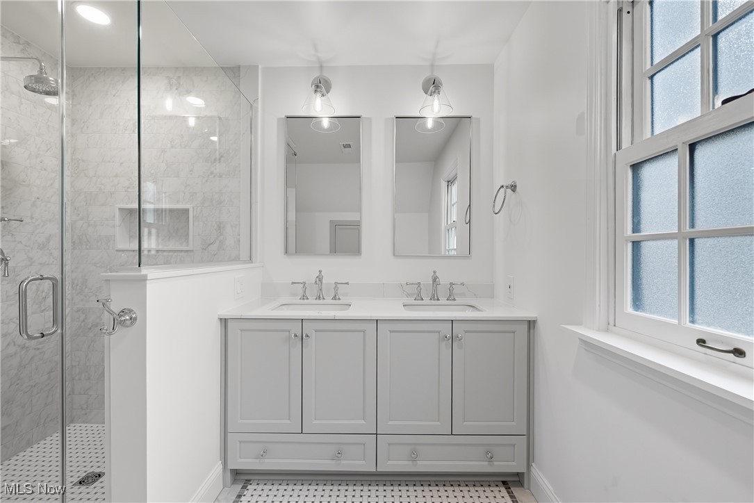 3296 Grenway Road Shaker Heights OH 44122